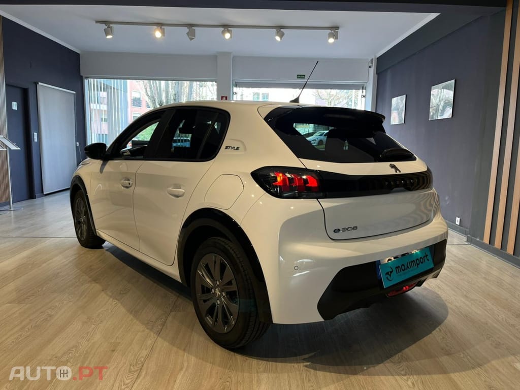 Peugeot E-208 50 kWh SE Style