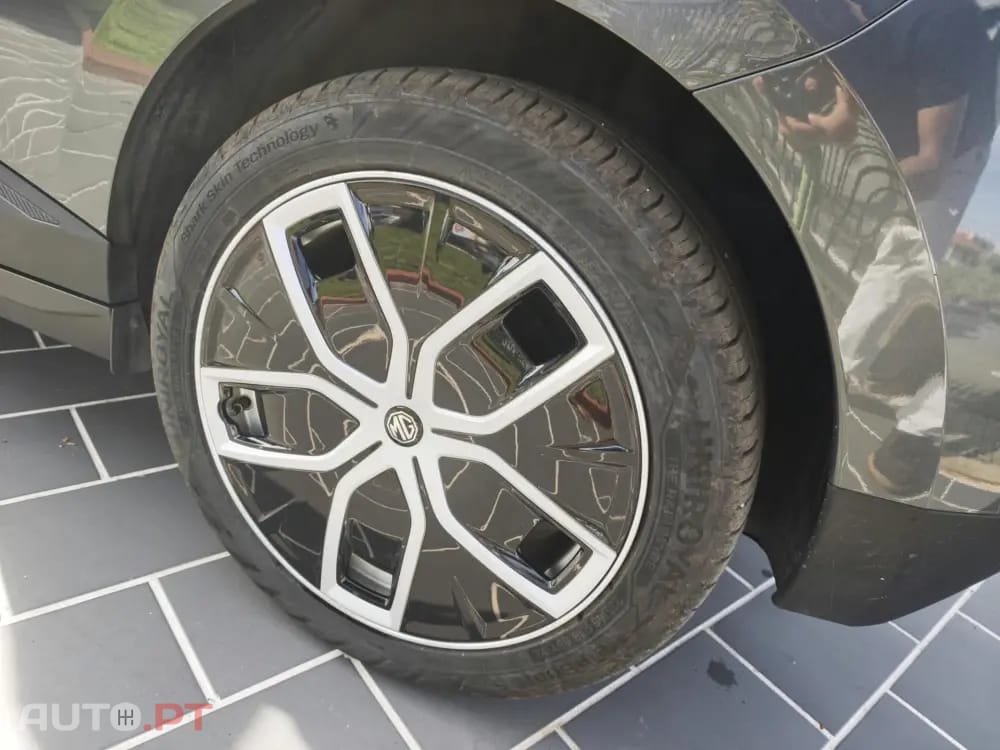 MG MG4 64 kWh Luxury