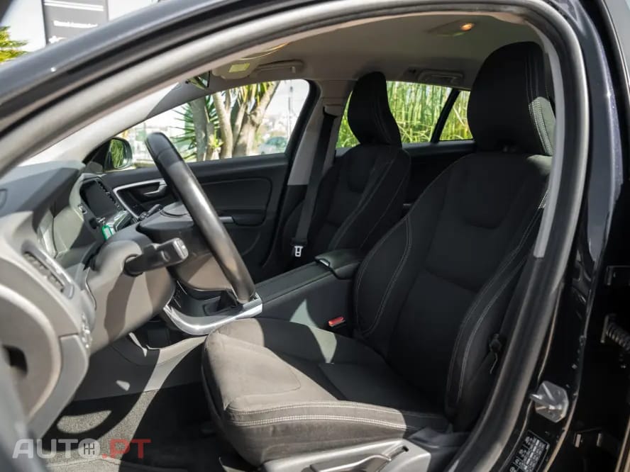 Volvo V60 2.0 D2 Momentum