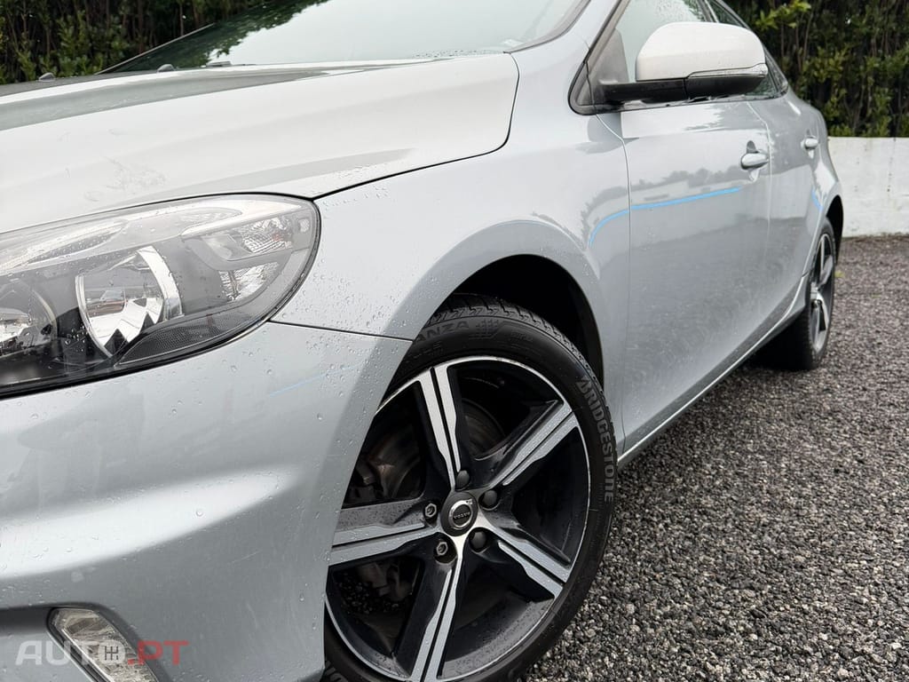 Volvo V40 2.0 D2 R-Design