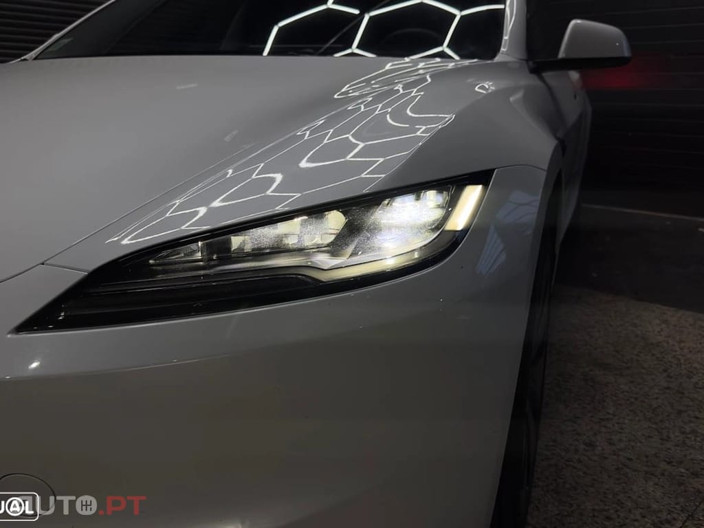Tesla Model 3 Tração Traseira
