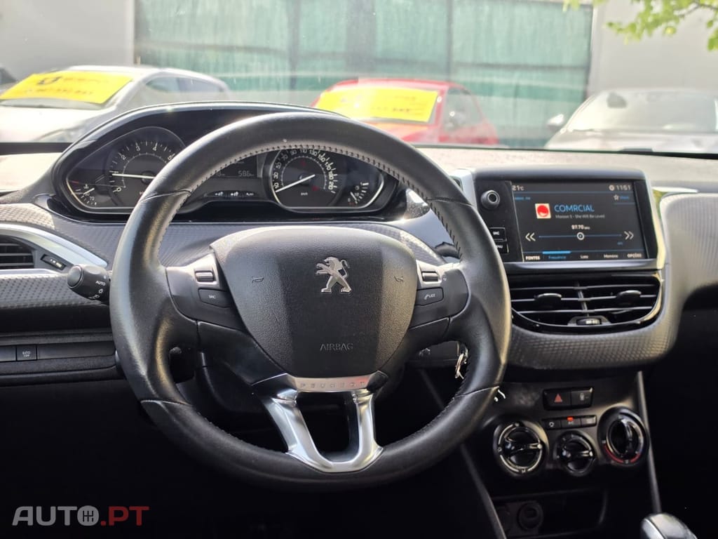 Peugeot 208 1.2 PureTech Signature