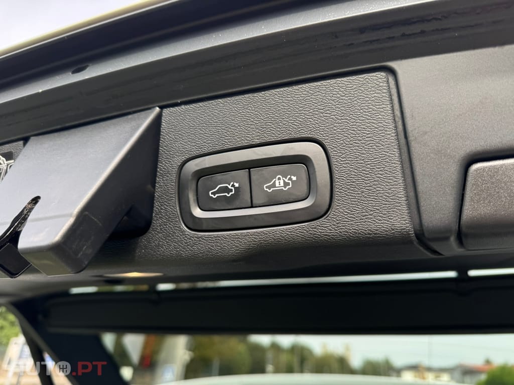 Volvo XC60 2.0 T6 PHEV R-Design AWD