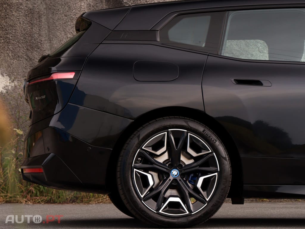 BMW iX xDrive 50 Pack Desportivo