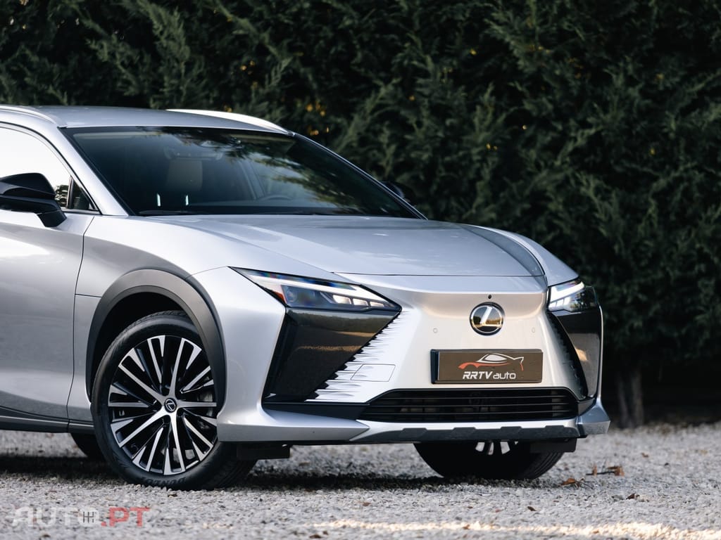 Lexus RZ Premium