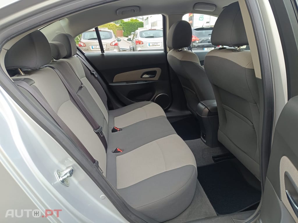 Chevrolet Cruze 1.6 LS