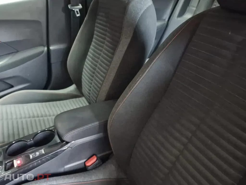 Peugeot E-2008 50 kWh Active Pack