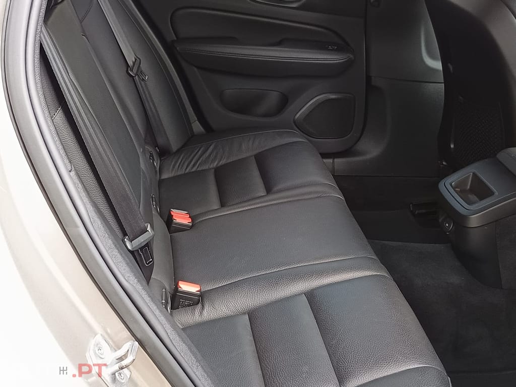 Volvo V60 2.0 B4 Momentum Plus Geartronic