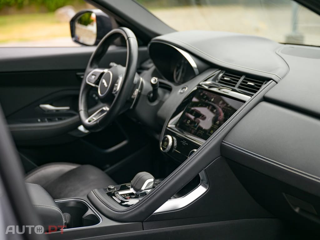 Jaguar E-Pace 1.5 P300e R-Dynamic SE AWD Aut.