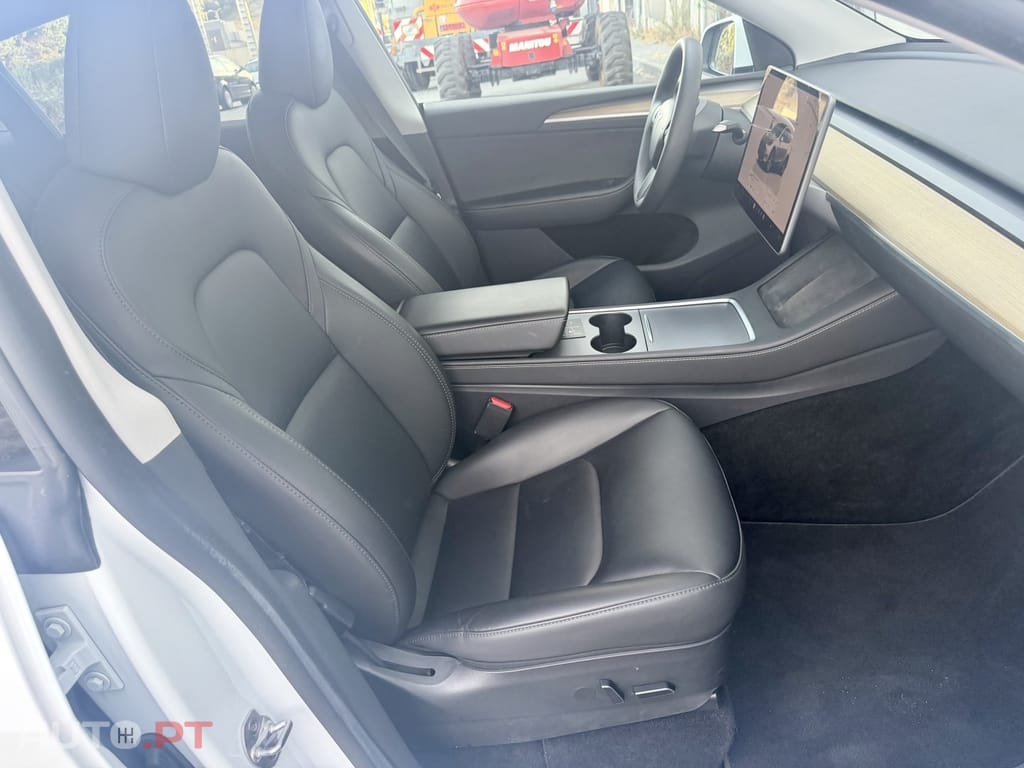 Tesla Model Y RWD