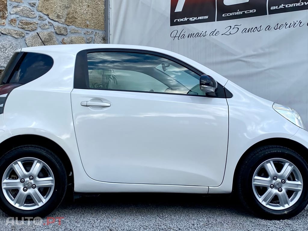 Toyota iQ 1.4 D-4D 2 NAVI+Bluetooth