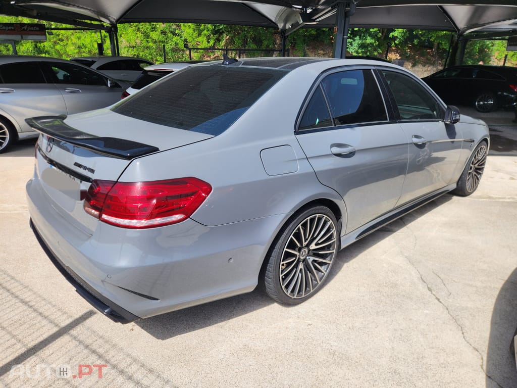 Mercedes-Benz E 300 BLUETEC Hybrid Avantgarde