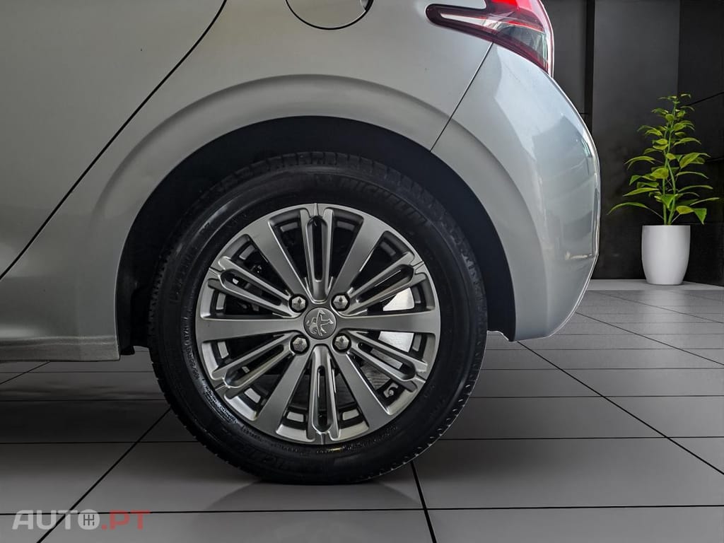 Peugeot 208 1.2 PureTech Signature