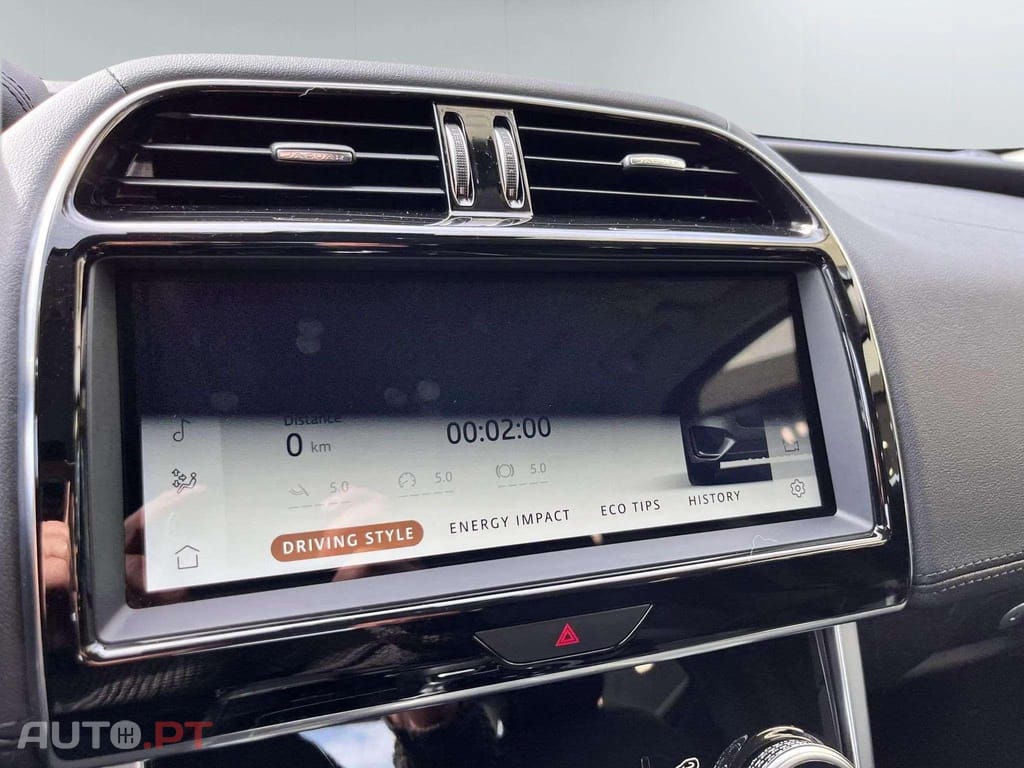 Jaguar XE 200d R Dynamic RED 