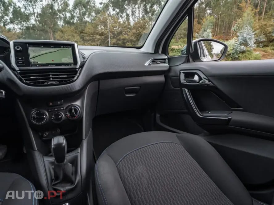 Peugeot 208 1.2 PureTech Signature