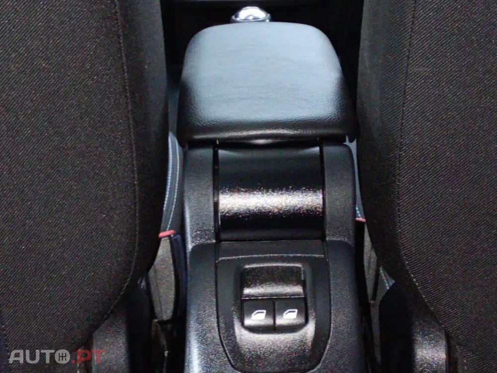 Citroën C-Elysée 1.6 BlueHDi Exclusive — fotografia 19