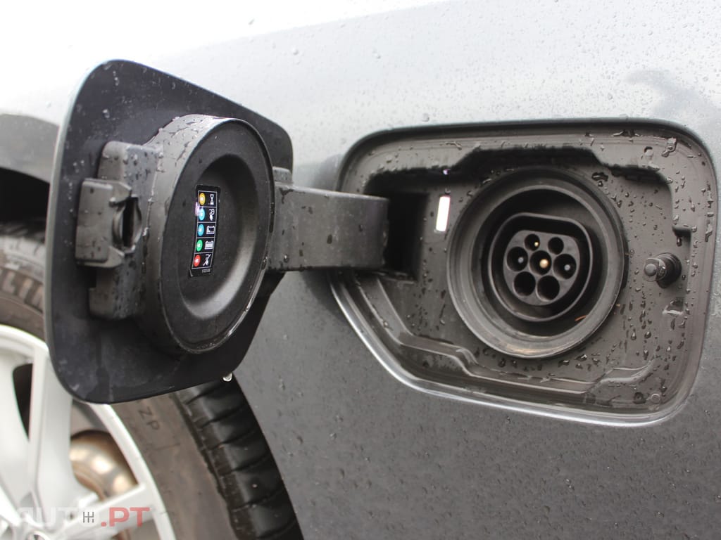 BMW 330 330e Hibrido Plug-In