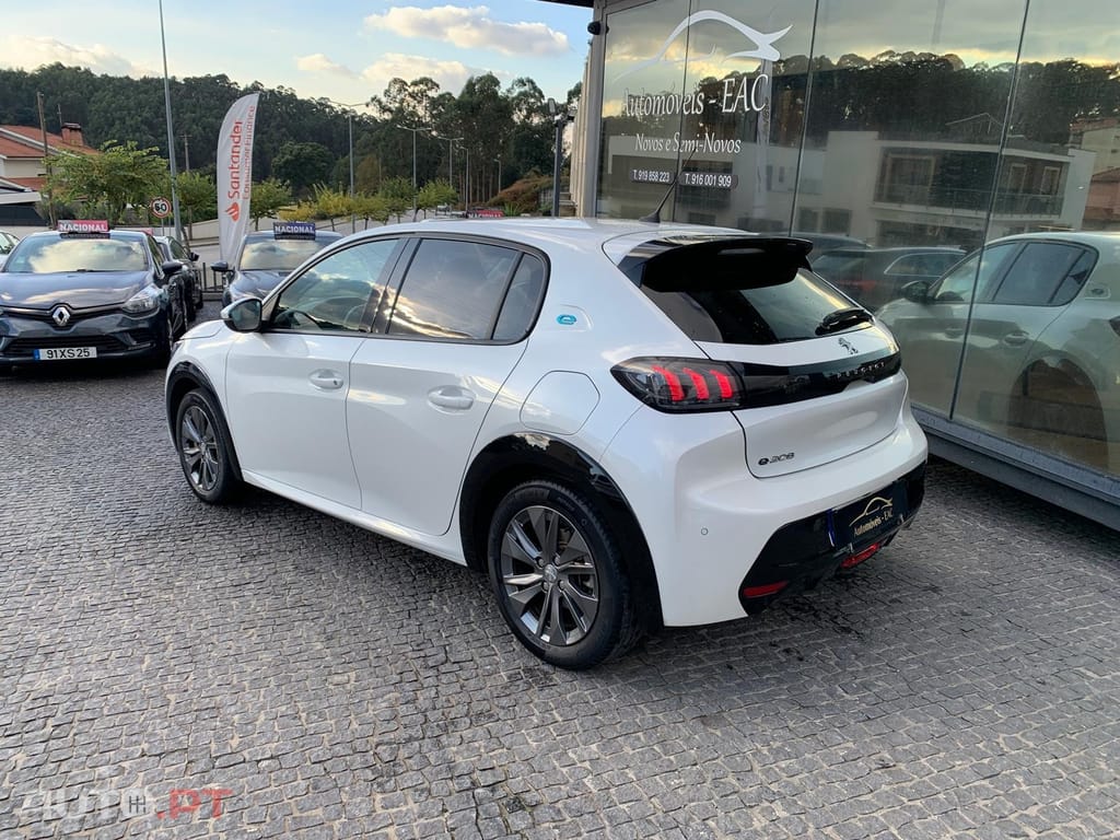 Peugeot E-208 50 kWh Allure Pack