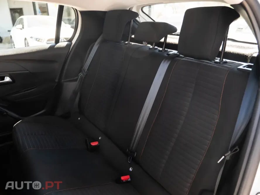 Peugeot E-208 50 kWh Active