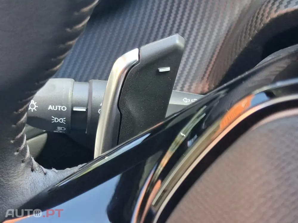 Peugeot 2008 1.2 PureTech Allure EAT8