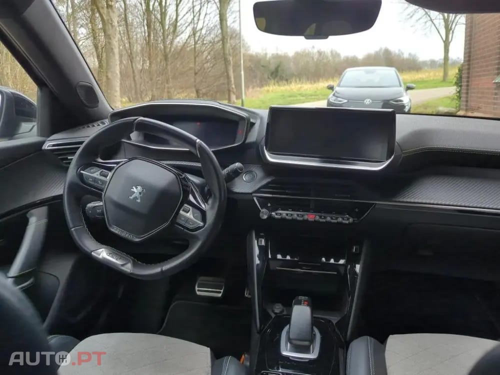 Peugeot E-2008 50 kWh GT