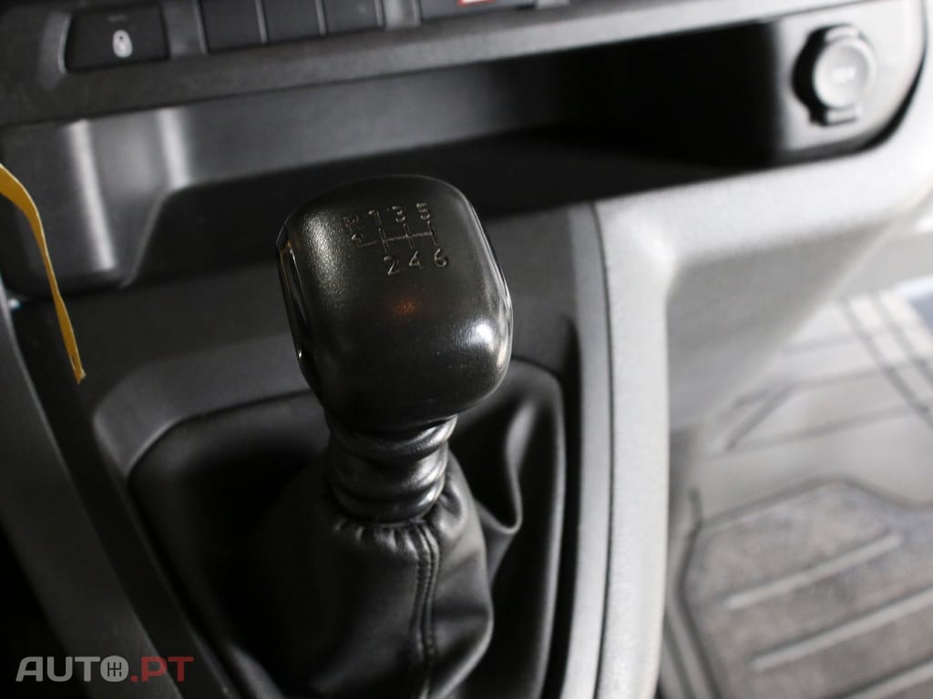 Peugeot Expert Outro
