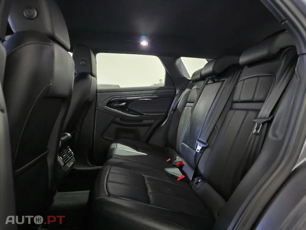 Land Rover Evoque P300e R-Dynamic