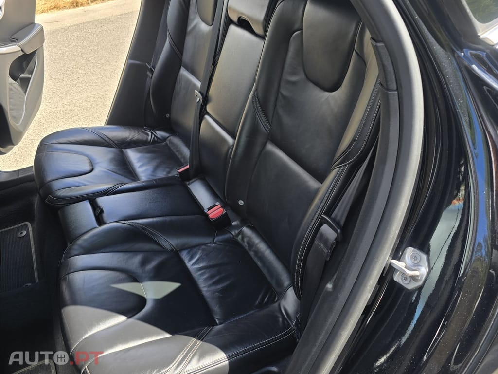 Volvo V40 2.0 D4 R-Design Summum