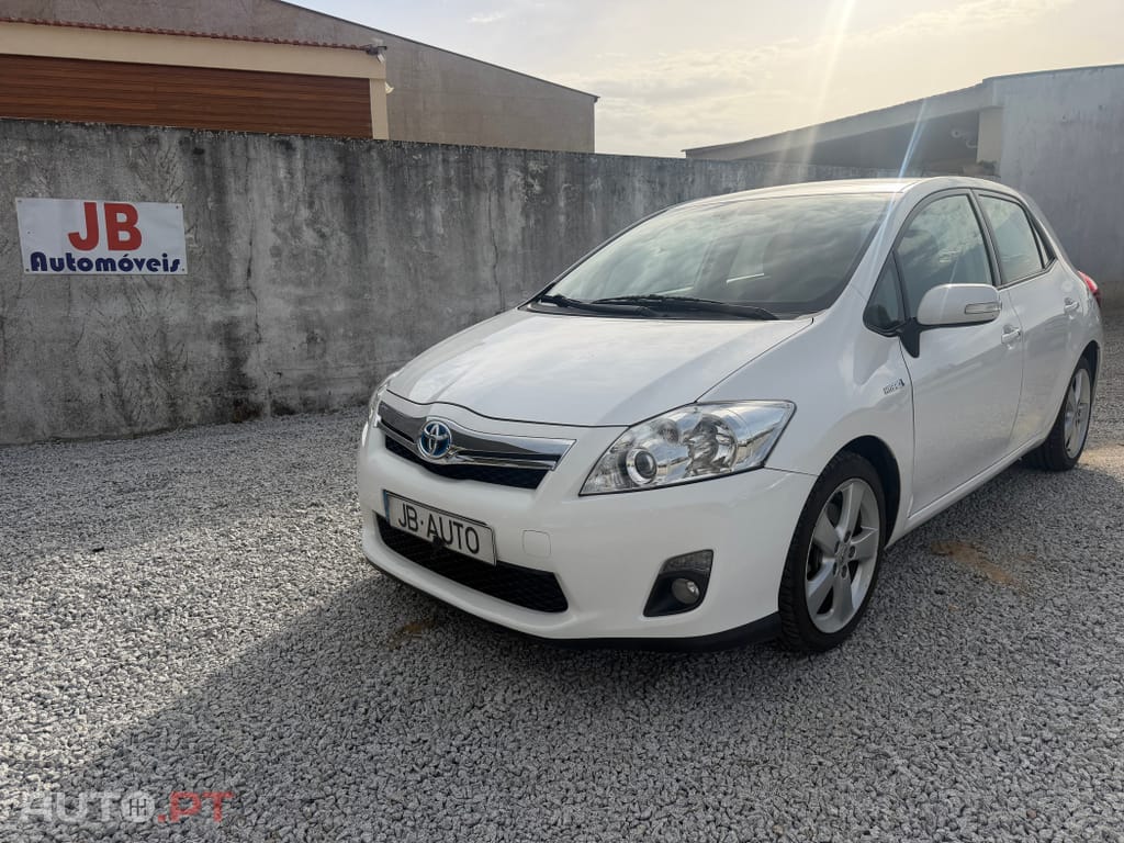 Toyota Auris 1.8 HSD Comfort +P.Sport+Navi