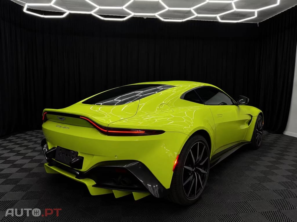 Aston Martin Vantage Coupé V8