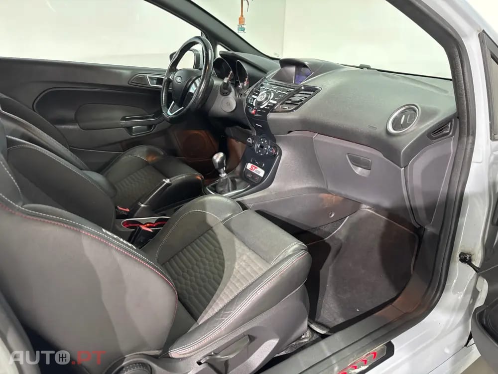 Ford Fiesta 1.6 EcoBoost ST200