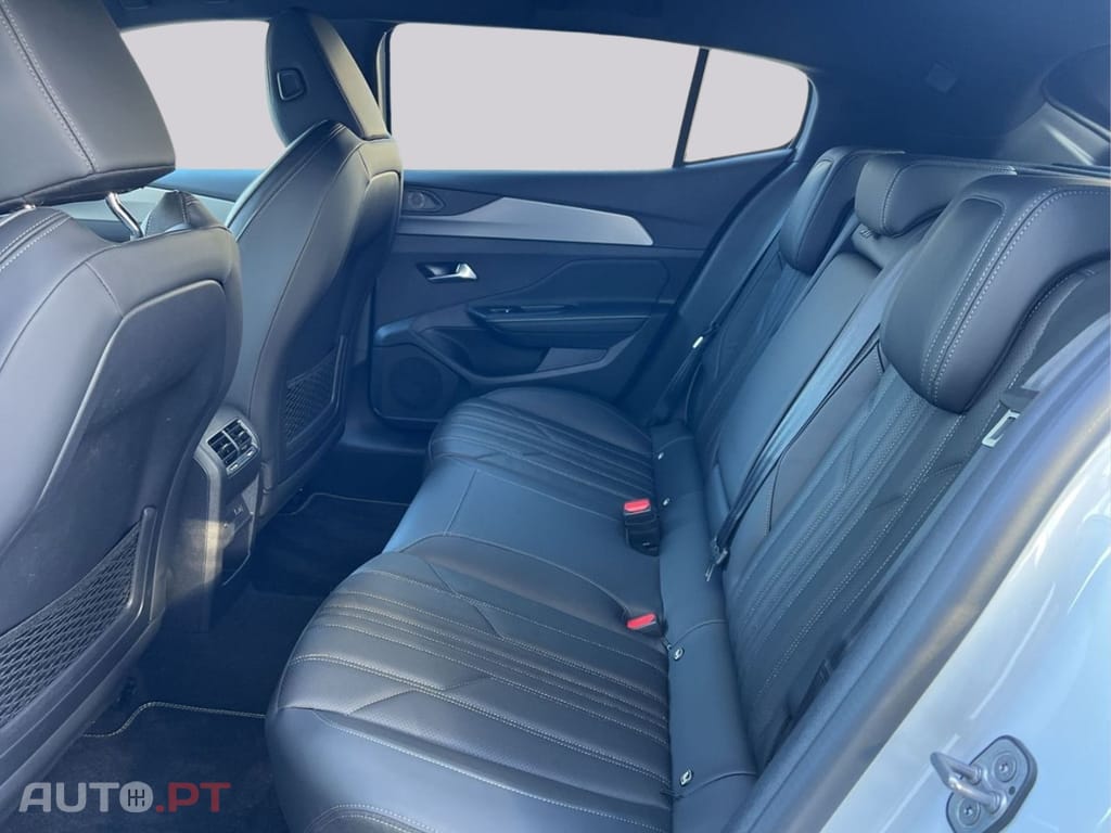 Peugeot 408 GT EAT8