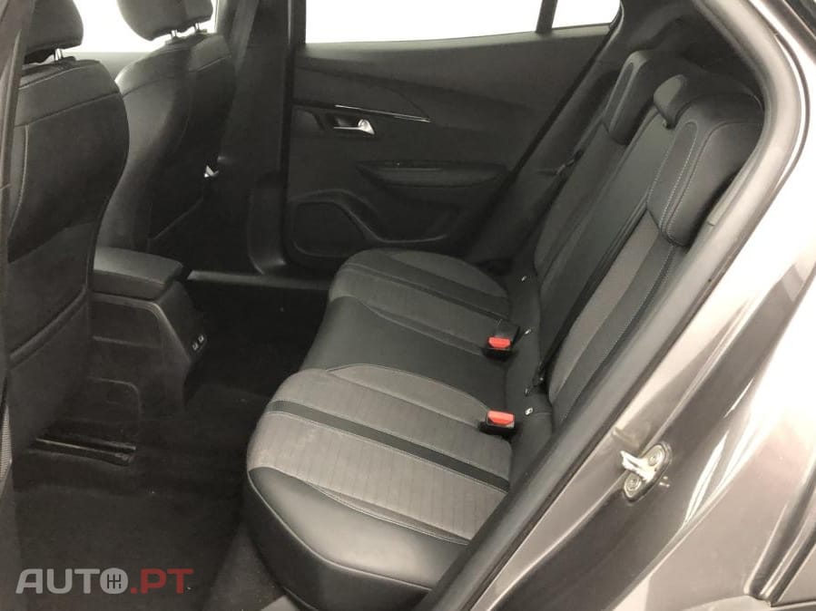 Peugeot 2008 1.5 BlueHDi Allure Pack EAT8