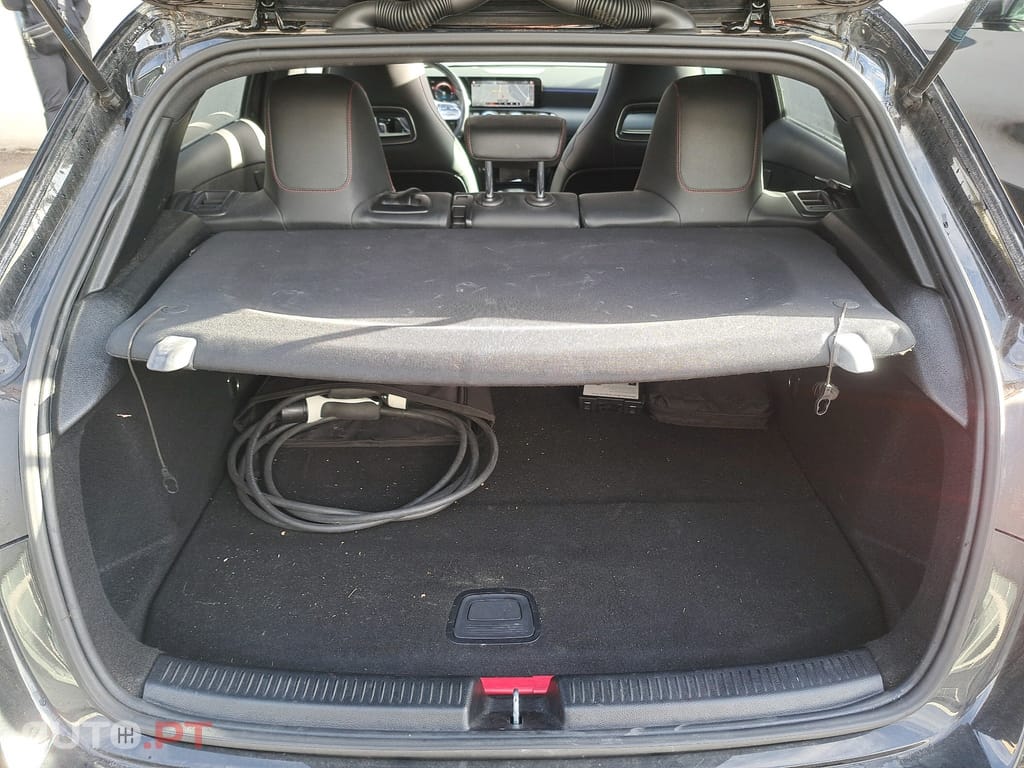 Mercedes-Benz A 250 e 8G-DCT AMG Line