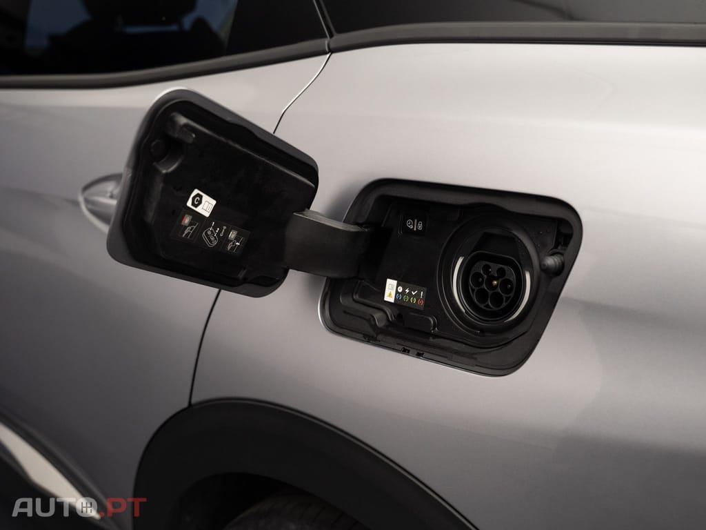 Peugeot 3008 1.6 Hybrid Allure e-EAT8