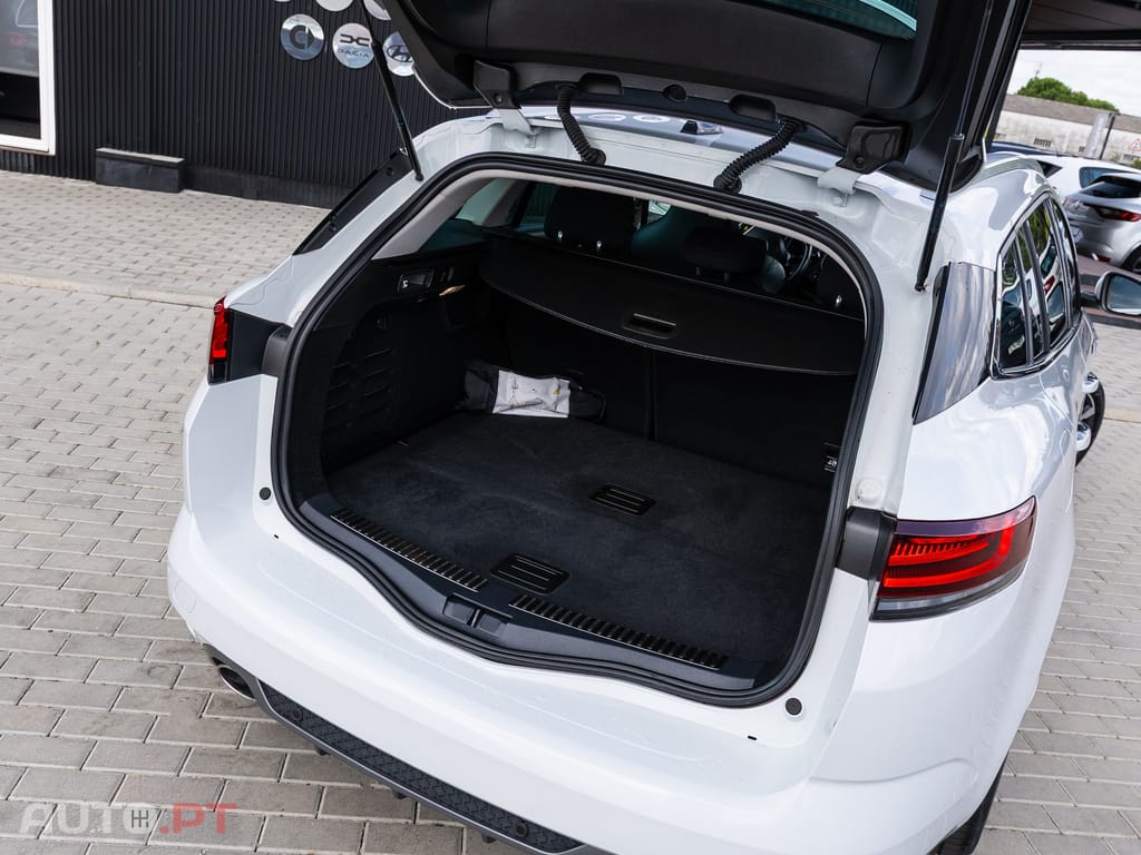 Renault Mégane Sport Tourer 1.5 Blue dCi R.S. Line — fotografia 10