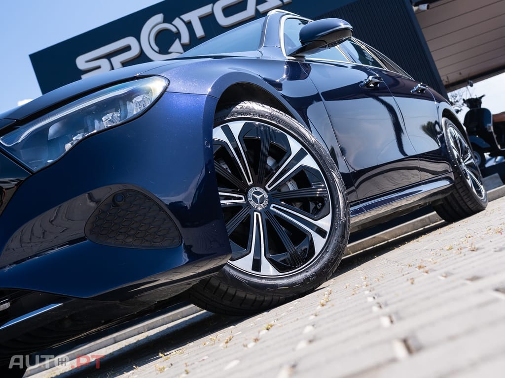 Mercedes-Benz E 300 Outro