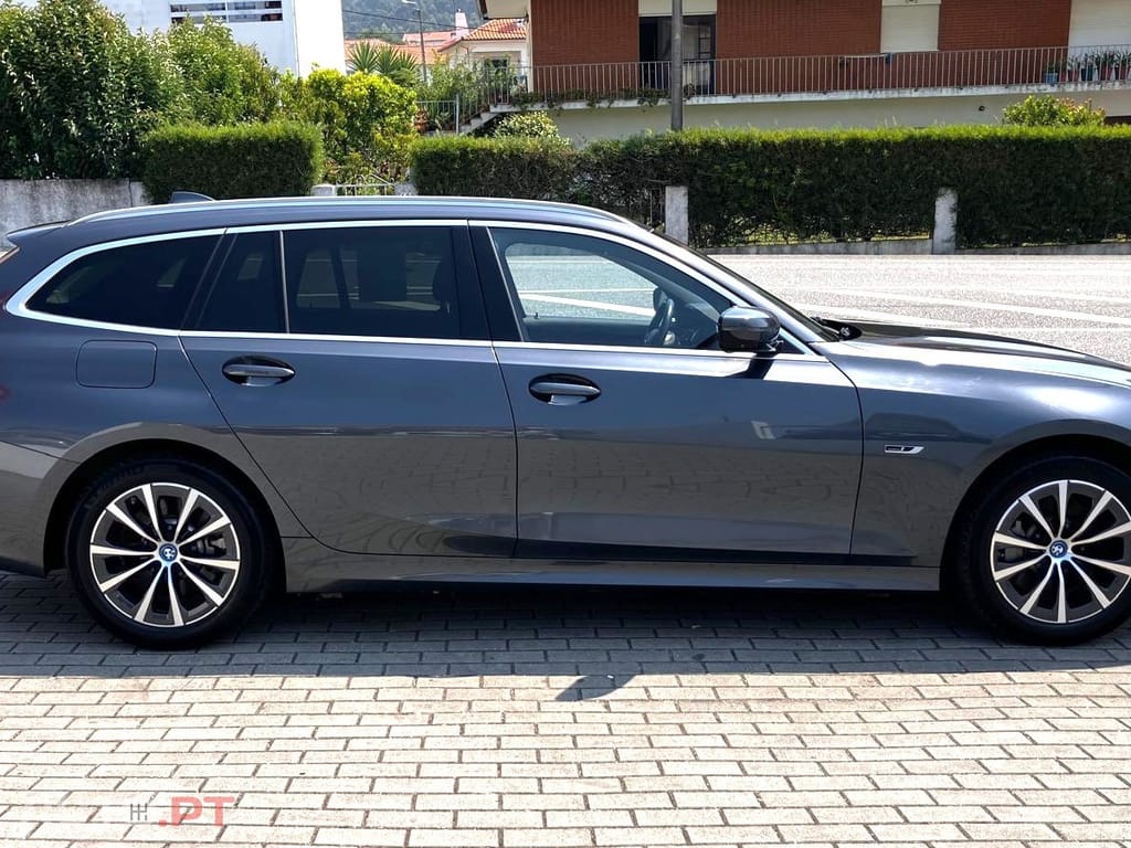 BMW 330 e Touring Auto