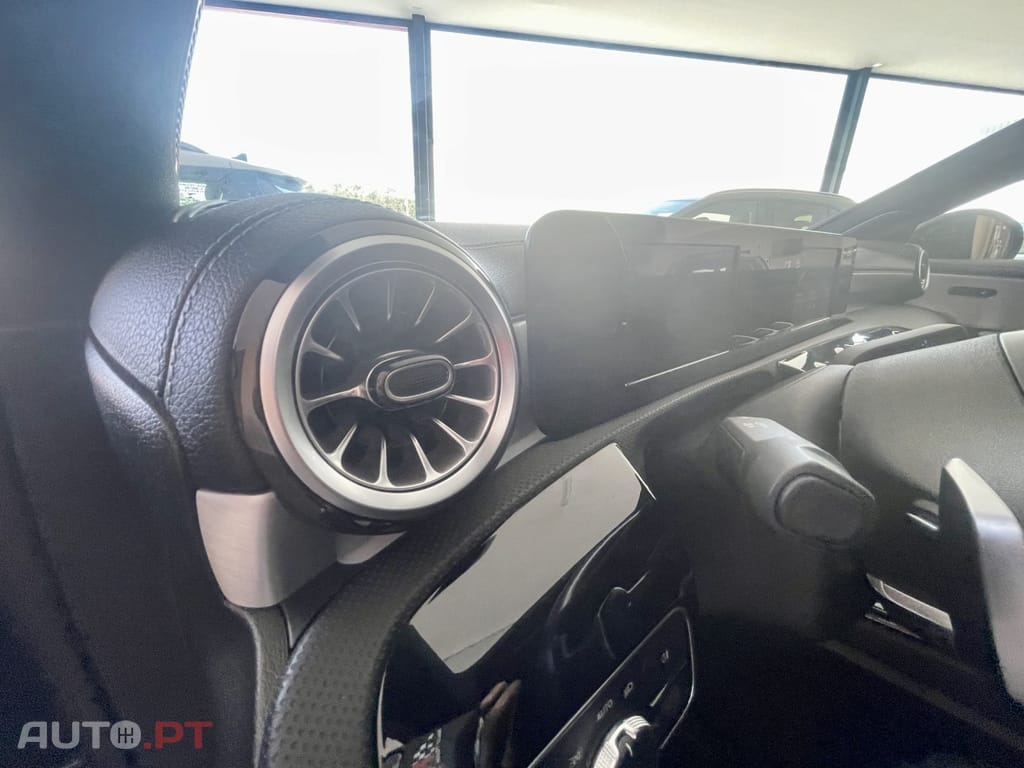 Mercedes-Benz A 250 e 8G-DCT AMG Line — fotografia 16
