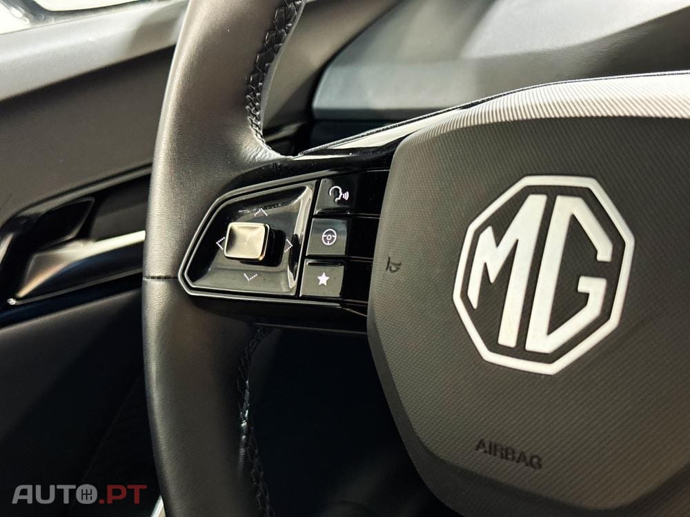 MG MG4 64 kWh Luxury