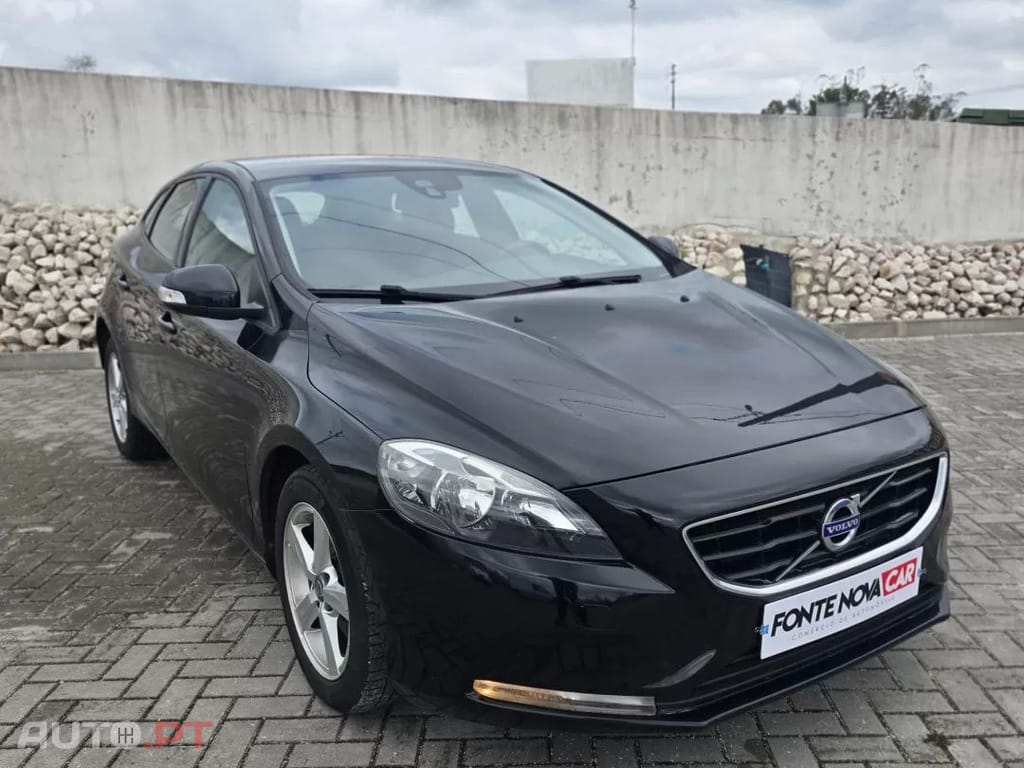 Volvo V40 2.0 D2 Kinetic Eco — fotografia 4