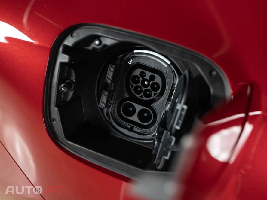 Mercedes-Benz A 250 e AMG Line