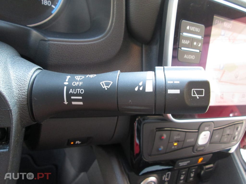 Nissan Leaf Tekna Two Tone