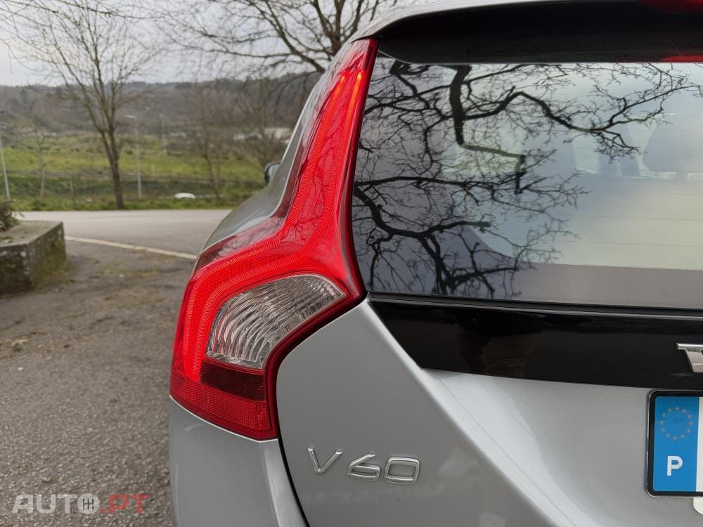 Volvo V60 D6 Plug-In-Hybrid AWD Geartronic Pure Limited