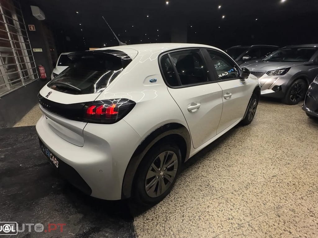 Peugeot E-208 50 kWh Allure Pack