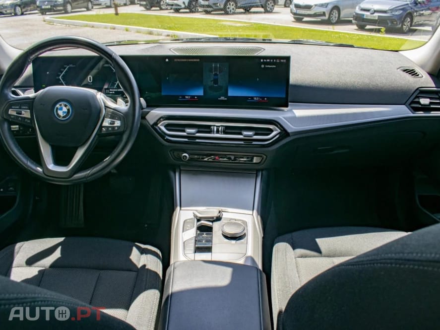 BMW 320 e Touring Auto