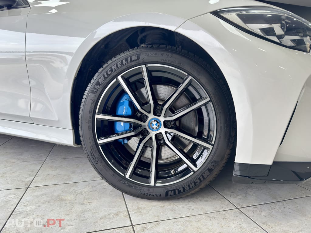 BMW 330 e Touring Corporate Edition Auto