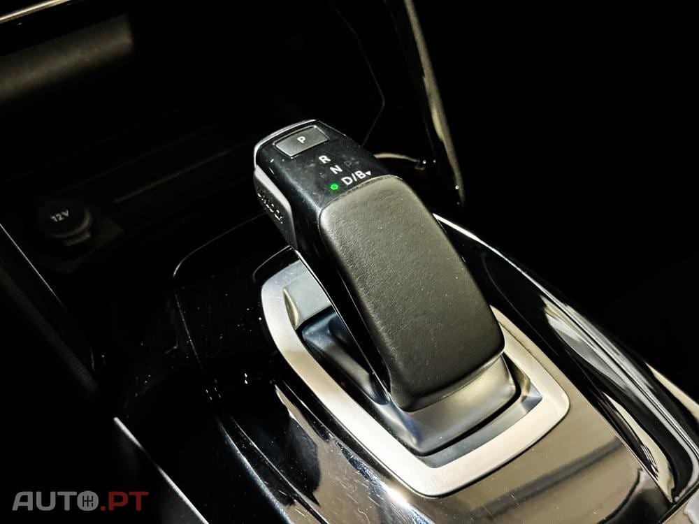 Peugeot E-2008 50 kWh Allure Pack