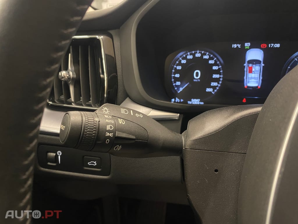 Volvo XC60 2.0 B4 R-Design Geartronic