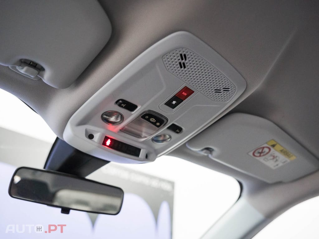 Peugeot E-2008 50 kWh Active